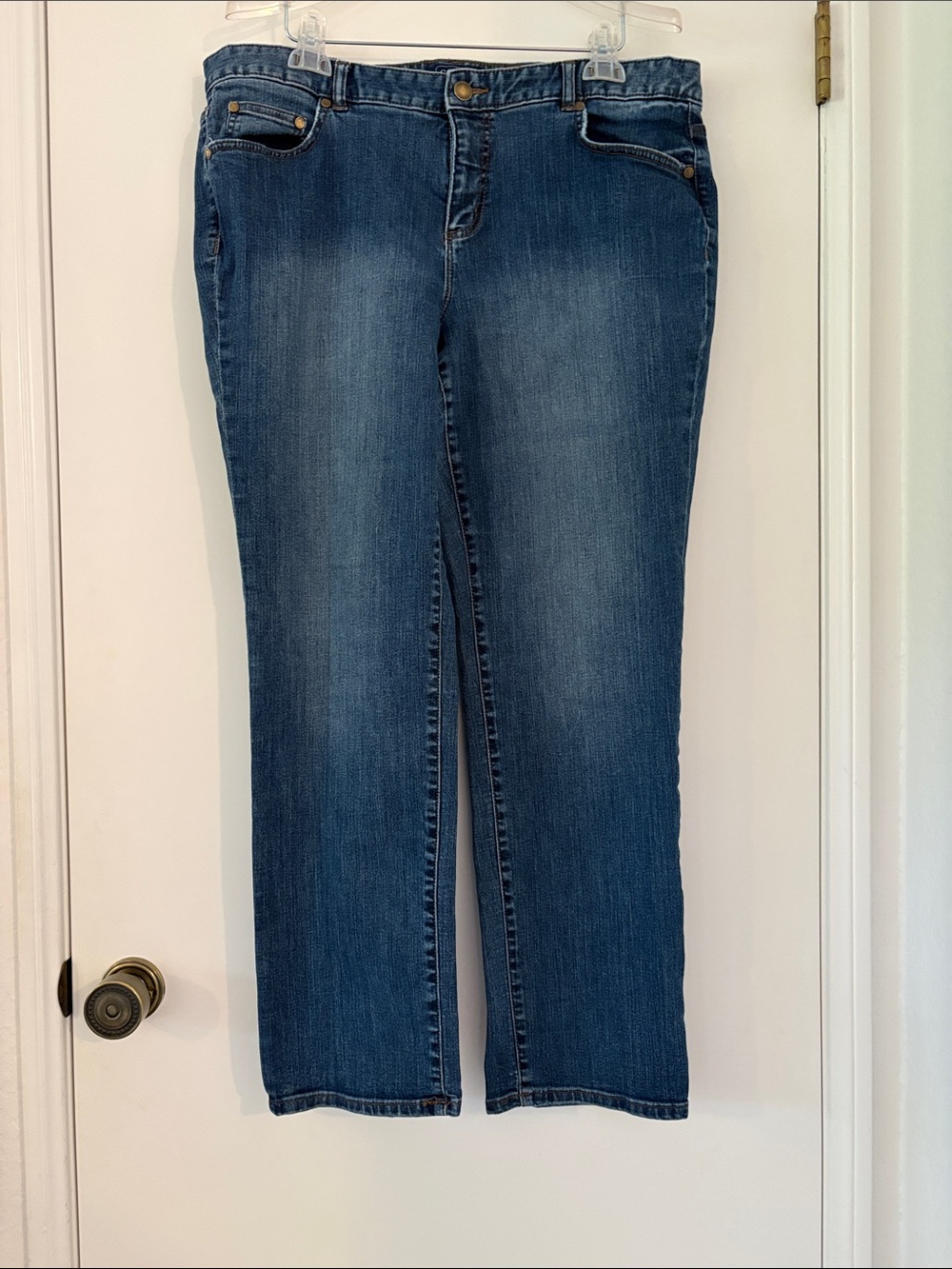 Women's Straight-Leg Jeans in Medium Blue
